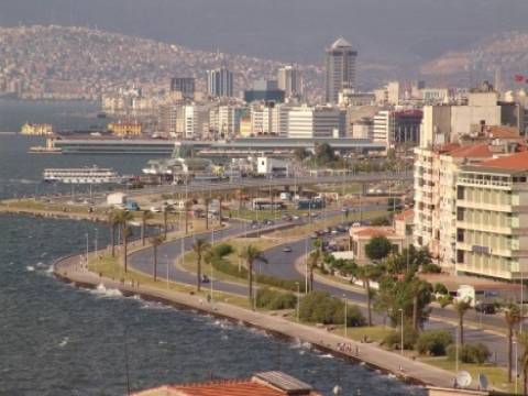  İzmir'de 3 bin 676 yapı ve 10 bin konut 'riskli' ilan edildi! 