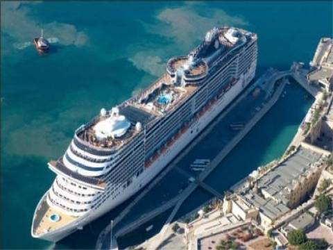  İzmir'de dört gemi 13 bin yolcu getirdi!