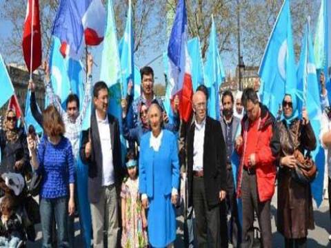 Çin, Çinlileştirme politikası altında Uygur Türkleri'nin topraklarına el koyuyor!