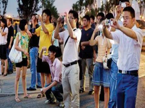 Çinli turistler tatilde para saçıyor!