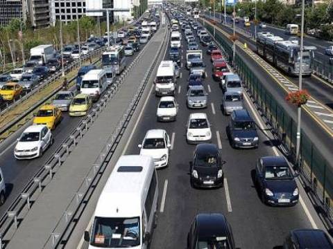  Türkiye'de trafiğe kayıtlı araç sayısı 17 milyon 939 bin 447'ye ulaştı!