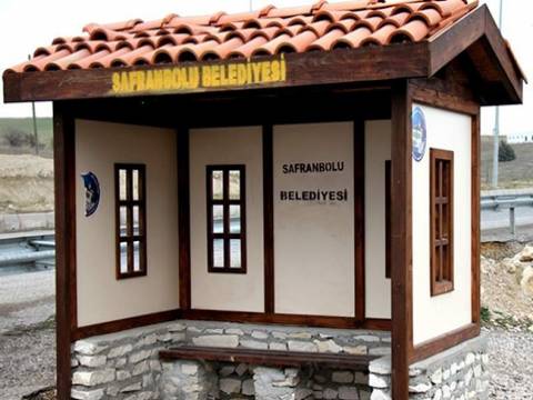  Safranbolu'da duraklara tarihi ev dekoru veriliyor!