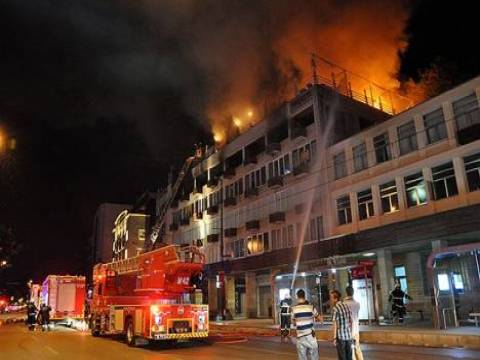  Bursa Osmangazi'de iş merkezinde yangın meydana geldi!