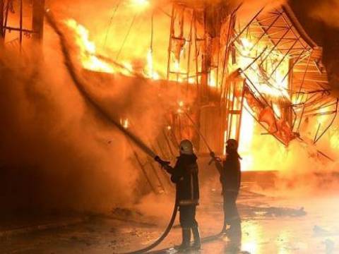  Suudi Arabistan'ın El-Hicre kentinde bir evde yangın çıktı!