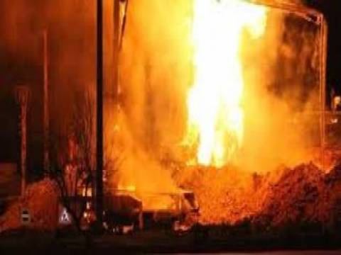  Kastamonu'da tarihi 3 katlı ev yandı!
