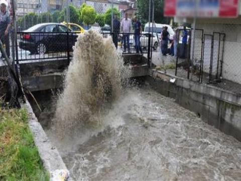  Kadıköy ve Ataşehir'deki dereler yağış nedeniyle taştı!