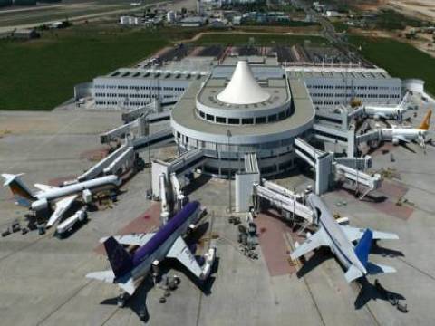 Antalya'da uçuş ve yolcu rekoru kırıldı!