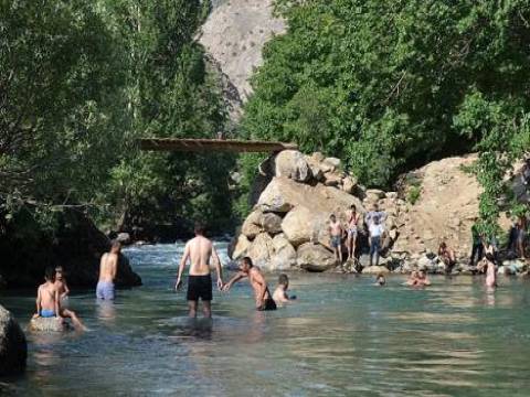  Hakkari Avaşin Deresi halk plajı oldu!