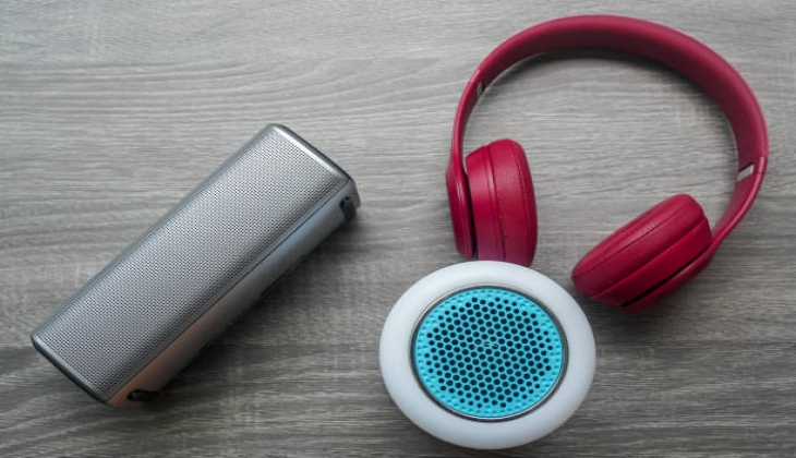  Enjoy on listen music with headphone & speaker in the Target stores