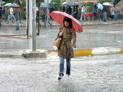 İstanbul Büyükşehir Belediyesi, şiddetli yağışa karşı tedbirler aldı!