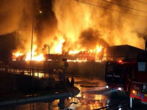  Başakşehir'de bir fabrikada yangın çıktı!