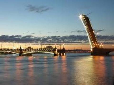  Petersburg'un ışıklı köprüleri turistlerin ilgisini çekiyor!
