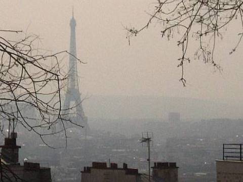  Paris'te hava kirliliği yüzünden toplu taşıma ücretsiz!