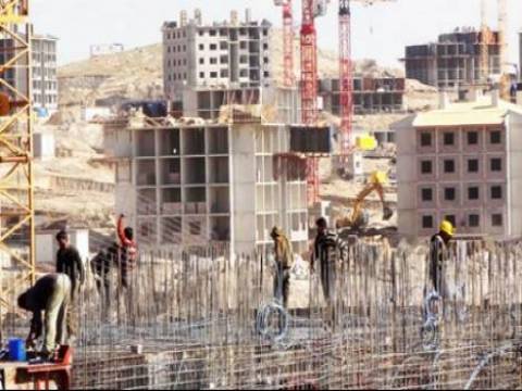  Muş'ta, işçiler eksi 20 dereceye rağmen inşaatta çalışıyorlar!