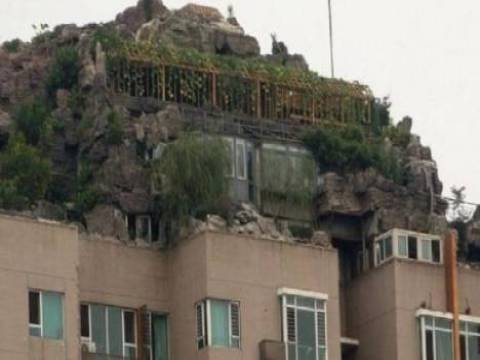 Çin'de 26 katlı bir apartmanın çatısına yapılan villa için yıkım kararı çıktı!