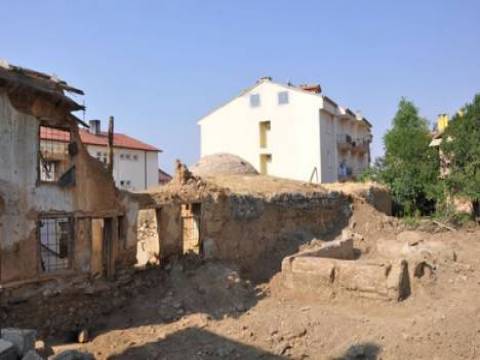 Isparta'da kentsel dönüşüm kapsamında 70 yıllık binanın yıkımı gerçekleşti!