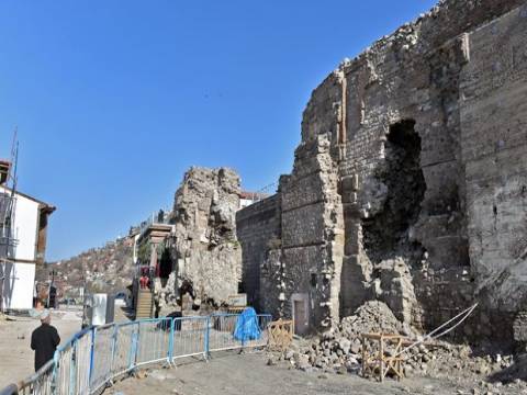  Ankara'daki tarihi surlar yıkıldı!