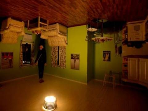 Petersburg'da ters ev açıldı!