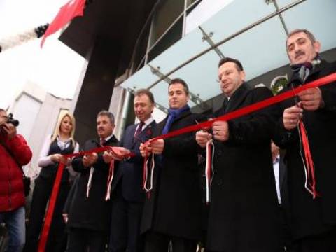  Karadeniz’in en büyük seramik ve porselen showroomu Samsun’da hizmete açıldı!