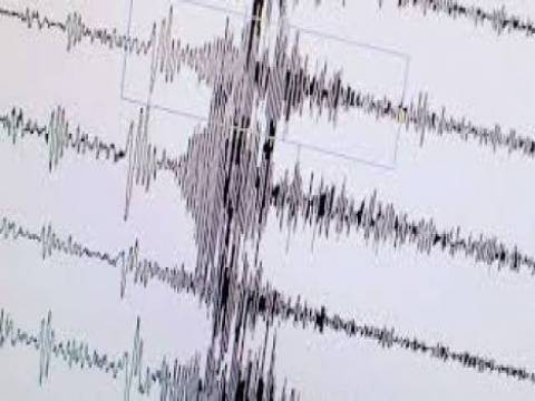  Ege Denizi'nde 4,9 büyüklüğünde deprem oldu!
