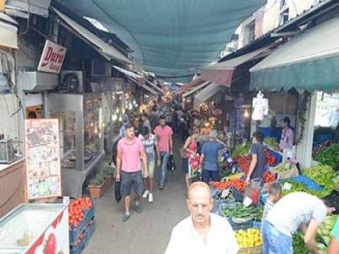 İzmir'in yolcu taşıma sistemi Kemeraltı esnafını isyan ettirdi! 