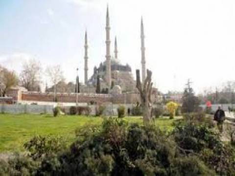 Edirne'deki bazı tarihi camilerin çevresinde peyzaj çalışması yapılıyor!