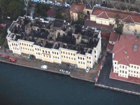  Galatasaray Üniversitesi'nin yanan çatısının tadilatı için izin çıktı!