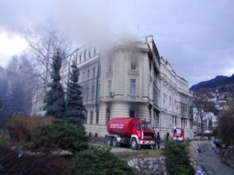 Tarihi Bosna arşivi yandı!