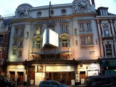  Londra Apollo tiyatrosunun tavanı çöktü!