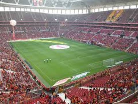  Türk Telekom Arena'da alttan ısıtma sisteminin etkisiz kalması tartışma konusu oldu!