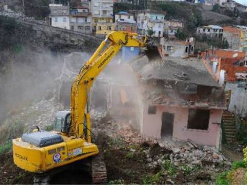 Bolu Köroğu ve Sandallar Mahallesi'ndeki atıl binalar yıkılıyor!