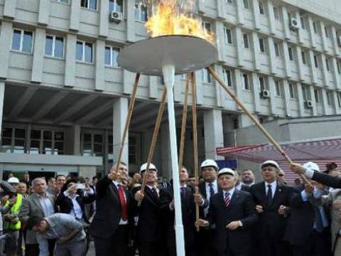  Zonguldak Valiliği önünde doğalgaz verme töreni düzenlendi!