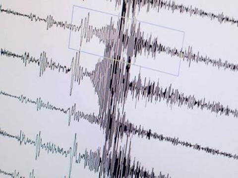  Ege Denizi'nde 4.2 büyüklüğünde deprem meydana geldi! 