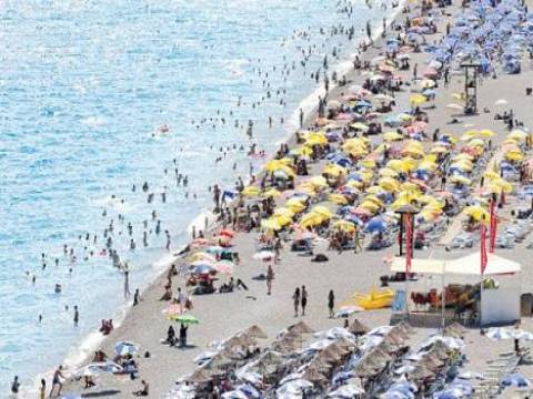  Turistler Türkiye’de yaklaşık 32 milyar dolarlık harcama yaptı! 