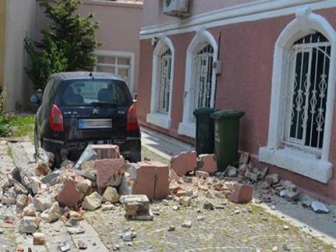 Çanakkale'de yaşanan depremde 299 bina hasar gördü!