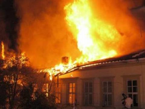  Adana Ceyhan'da bir evde yangın çıktı! 