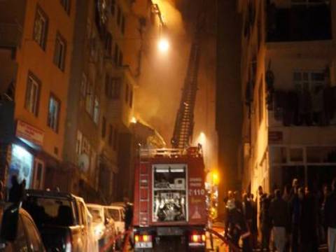 İstanbul Üsküdar'da bir apartmanda yangın çıktı!