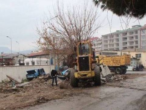 Balıkesir Edremit’te çarpık yapıların yıkımı devam ediyor!