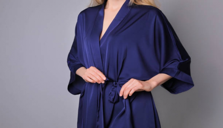  Save up to 50% off on special women's robes in Etsy stores 