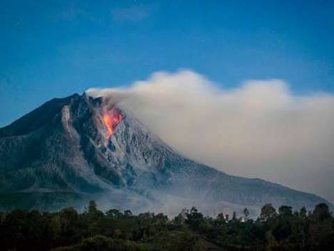  Endonezya’da Sinabung alarmı verildi!
