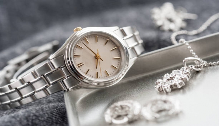  Save on women watches with Amazon shops