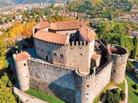  İtalya'daki tarihi kale satılamadı!