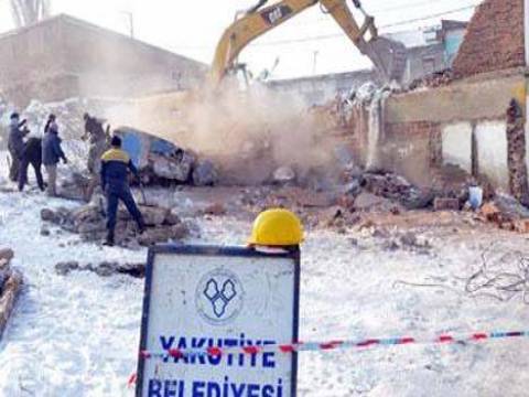  Erzurum Yakutiye ilçesinde metruk binaların yıkımı sürüyor!