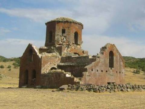  Kızıl kilise yapılan restorasyonla yıkılmaktan son anda kurtarıldı!