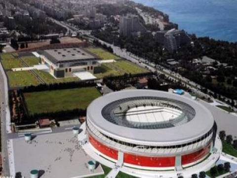  Stadyum inşaatının yanına kurulan beton santrali kafaları karıştırdı!