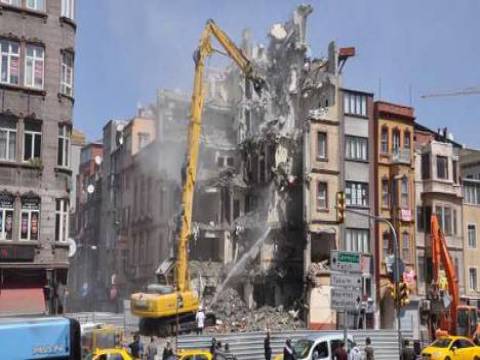 Beyoğlu Emniyeti'nin eski binası dönüşüm kapsamında yıkıldı!